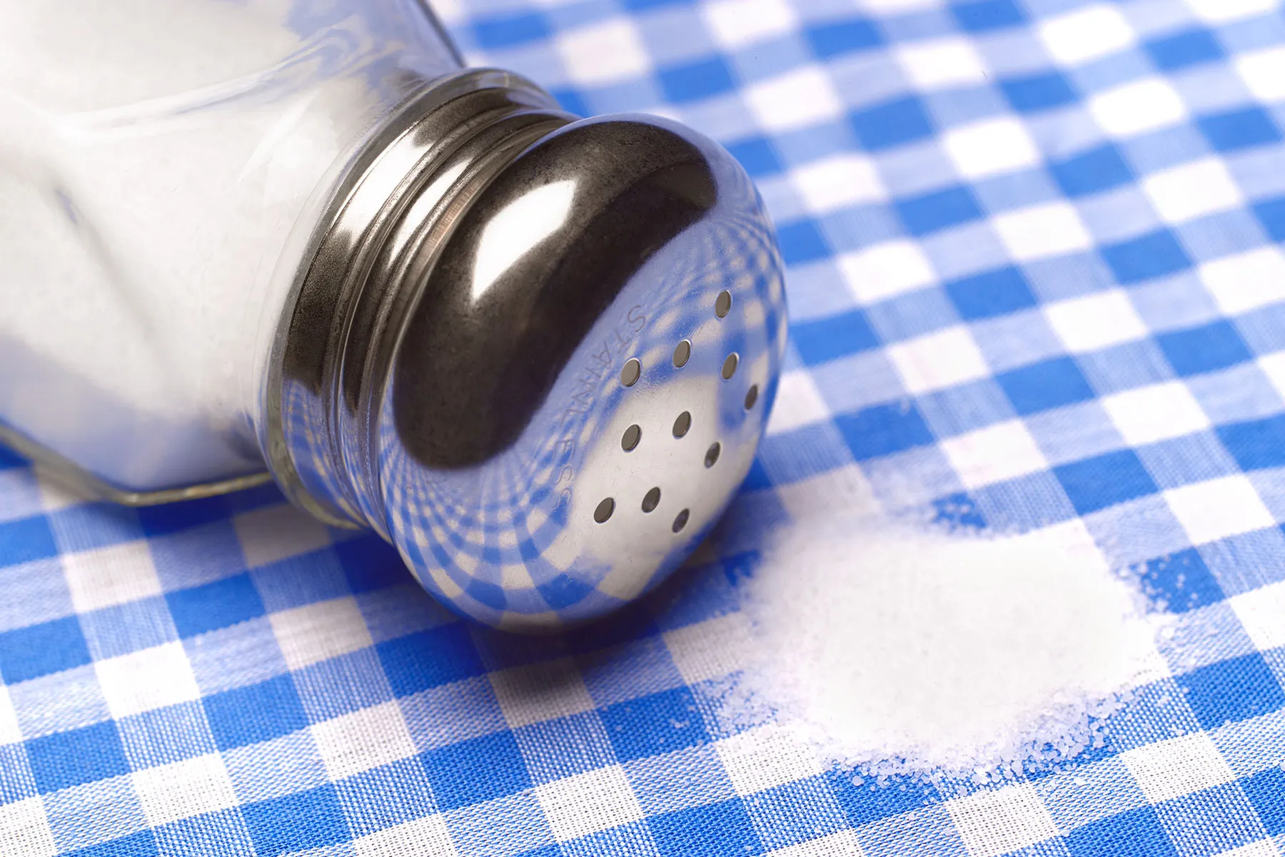 Regularly Adding Salt To Food May Lead To Kidney Damage regularly-adding-salt-to-food-may-lead-to-kidney-damage