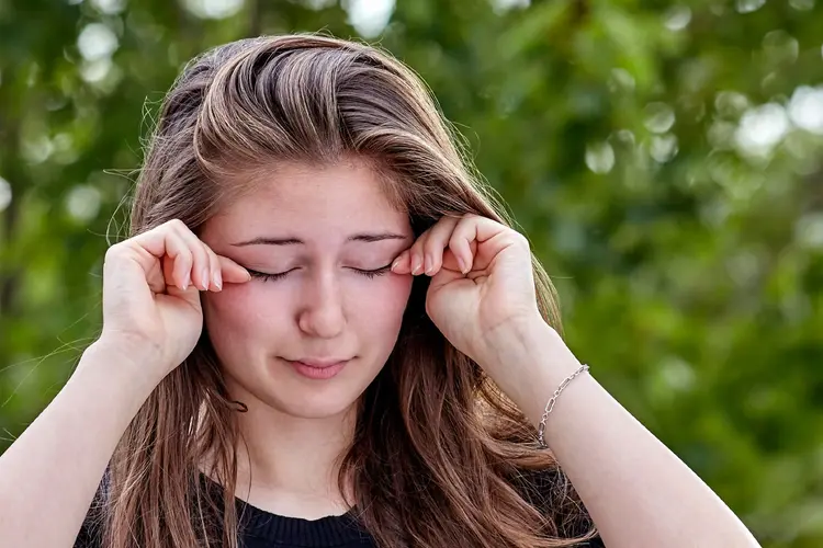 woman rubbing her dry eyes