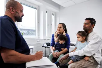 photo of doctor explaining procedure to parents
