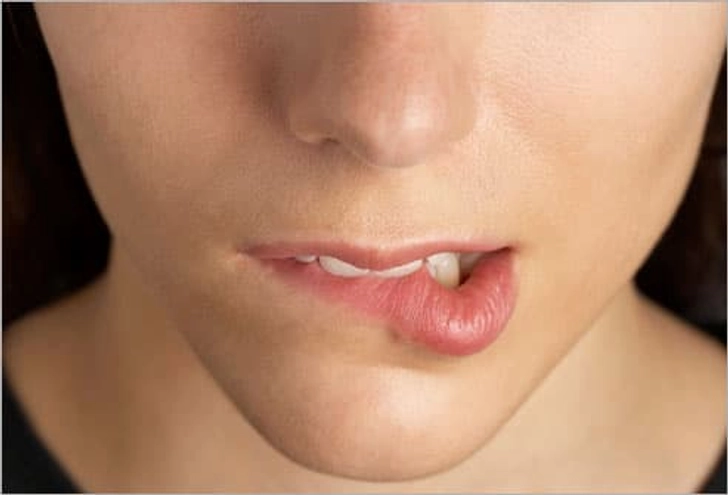 Does Using a Tampon Hurt? Does Using a Tampon Hurt?