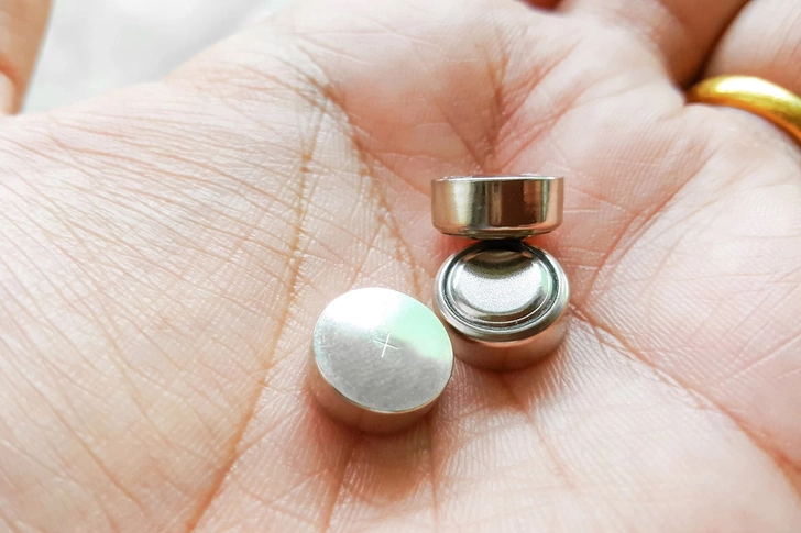 Emergency: Button Batteries Emergency: Button Batteries