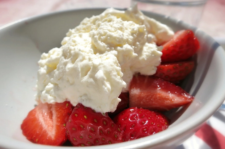 Berries With Cottage Cheese Berries With Cottage Cheese